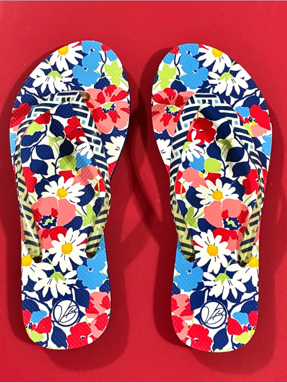 Vera Bradley Size 7 - 8 Medium Flip Flops Sandals Thongs Red White & Blue Floral
